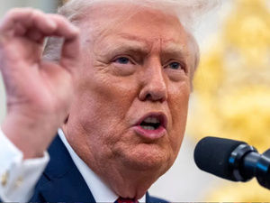 الولايات المتحدة توقف برنامج تأشيرات التنوع بعد حادث إطلاق نار في جامعة براون الولايات المتحدة توقف برنامج تأشيرات التنوع بعد حادث إطلاق نار في جامعة براون