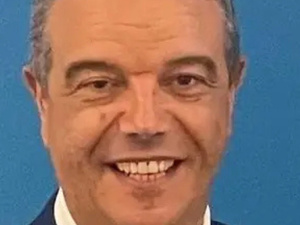 من نخب المعرفة إلى شرعية التأثير: مراكز التفكير بين أزمة الثقة وضرورة الارتباط بالمجتمع من نخب المعرفة إلى شرعية التأثير: مراكز التفكير بين أزمة الثقة وضرورة الارتباط بالمجتمع