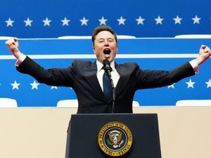 إيلون ماسك يتجاوز عتبة الـ700 مليار دولار ليصبح أغنى شخص في التاريخ إيلون ماسك يتجاوز عتبة الـ700 مليار دولار ليصبح أغنى شخص في التاريخ