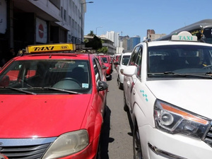 وزارة الداخلية تطلق دراسة استراتيجية لإصلاح قطاع سيارات الأجرة الكبيرة والصغيرة وزارة الداخلية تطلق دراسة استراتيجية لإصلاح قطاع سيارات الأجرة الكبيرة والصغيرة