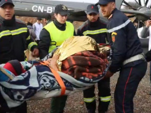 إقليم أزيلال: نقل امرأة في حالة صحية حرجة إلى المستشفى بواسطة مروحية الدرك الملكي بسبب كثافة الثلوج إقليم أزيلال: نقل امرأة في حالة صحية حرجة إلى المستشفى بواسطة مروحية الدرك الملكي بسبب كثافة الثلوج