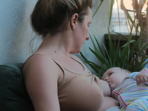 الرضاعة الطبيعية براحة: خمس تمارين لتخفيف آلام الظهر والكتفين الرضاعة الطبيعية براحة: خمس تمارين لتخفيف آلام الظهر والكتفين