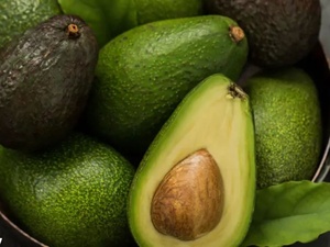 الأفوكادو أم الغواكامولي… أي الخيار الأنسب للصحة؟ الأفوكادو أم الغواكامولي… أي الخيار الأنسب للصحة؟