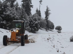 سلطات إقليم خنيفرة تواصل تدخلاتها لمواجهة تداعيات التقلبات الجوية سلطات إقليم خنيفرة تواصل تدخلاتها لمواجهة تداعيات التقلبات الجوية