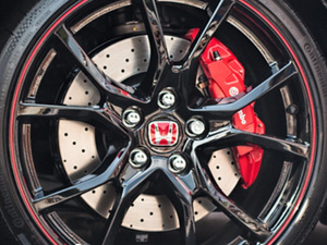 نقص زيت الفرامل: متى يكون طبيعيًا ومتى يشير إلى مشكلة خطيرة؟ نقص زيت الفرامل: متى يكون طبيعيًا ومتى يشير إلى مشكلة خطيرة؟