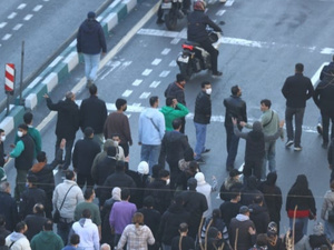 ترامب يحذر إيران من استخدام القوة ضد المتظاهرين بعد مقتل ستة محتجين