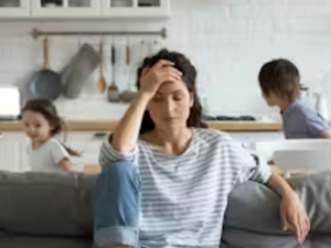 الأمومة بين الحب والتعب: اعتراف صريح لأم لطفلين