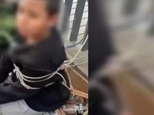 فيديو يثير الجدل في تركيا بعد تقييد طفل بالحبال داخل سوق في إسطنبول فيديو يثير الجدل في تركيا بعد تقييد طفل بالحبال داخل سوق في إسطنبول