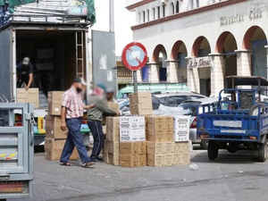 أرباب شاحنات نقل البضائع يشتكون من مضايقات السلطات المحلية بالدار البيضاء أرباب شاحنات نقل البضائع يشتكون من مضايقات السلطات المحلية بالدار البيضاء