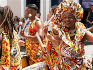 احتفاء بالإبداع والحرفية الأفريقية احتفاء بالإبداع والحرفية الأفريقية