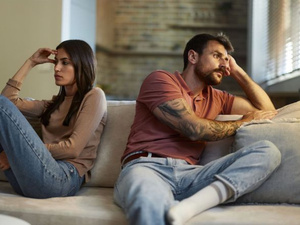 7 أخطاء في التواصل قد تقتل التفاهم في العلاقة العاطفية وكيفية تجنبها