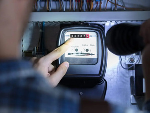 وزير الداخلية ينفي ارتفاعات مفاجئة في فواتير الماء والكهرباء وزير الداخلية ينفي ارتفاعات مفاجئة في فواتير الماء والكهرباء