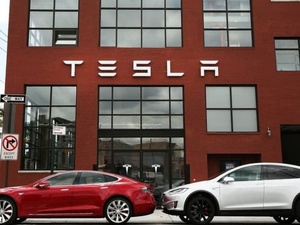 تسلا تحول نظام القيادة الذاتية إلى الاشتراك الشهري تسلا تحول نظام القيادة الذاتية إلى الاشتراك الشهري