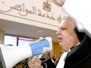 المحامون المغاربة يواصلون تصعيدهم ويطالبون بحوار جاد حول مشروع قانون المهنة المحامون المغاربة يواصلون تصعيدهم ويطالبون بحوار جاد حول مشروع قانون المهنة