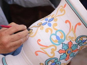 السفير المغربي في الصين يسلط الضوء على غنى وتنوع الخزف المغربي ويؤكد على تعزيز التعاون الثقافي مع جينغدتشن