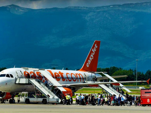 مطار جنيف يحد من الرحلات بعد الساعة العاشرة مساءً ويشهد استقرار حركة المسافرين في 2025