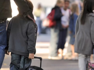 الحماية المفرطة للأبناء: متى يصبح الحب عائقًا لاستقلاليتهم؟ الحماية المفرطة للأبناء: متى يصبح الحب عائقًا لاستقلاليتهم؟