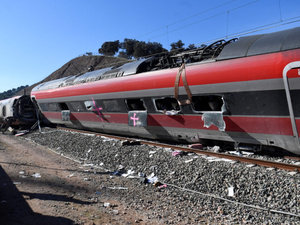 حادث قطار في كاتالونيا يسفرعن وفاة وإصابات جراء انهيار جدار استنادي حادث قطار في كاتالونيا يسفرعن وفاة وإصابات جراء انهيار جدار استنادي