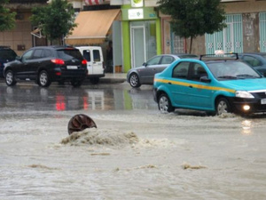 أمطار غزيرة تربك شوارع طنجة وتعيد ملف الفيضانات إلى الواجهة