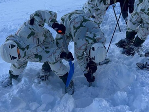 فرق الإنقاذ الجبلي تنتشل جثث ثلاثة مفقودين من تحت ثلوج توبقال