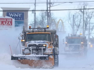 عاصفة ثلجية غير مسبوقة تشل الولايات المتحدة وتقطع الكهرباء عن 700 ألف منزل عاصفة ثلجية غير مسبوقة تشل الولايات المتحدة وتقطع الكهرباء عن 700 ألف منزل