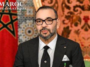 لهذا السيد الذي فرض على الإنسانية حبه، أهدي هذه القصيدة تحت عنوان: