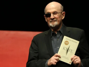 سلمان رشدي يحذر من تصاعد العنف السياسي في الولايات المتحدة