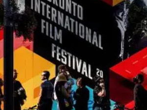 فيلم "Calle Málaga" لمريم توزاني يحصد جائزة مرموقة في مهرجان تورونتو الدولي للسينما فيلم "Calle Málaga" لمريم توزاني يحصد جائزة مرموقة في مهرجان تورونتو الدولي للسينما