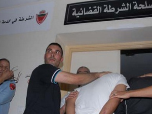 إيقاف شخصين بمراكش وحجز أزيد من 4 كلغ من مخدر الشيرا إيقاف شخصين بمراكش وحجز أزيد من 4 كلغ من مخدر الشيرا