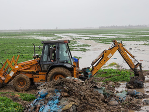 سلطات القصر الكبير في حالة تأهب قصوى لمواجهة ارتفاع منسوب وادي اللوكوس سلطات القصر الكبير في حالة تأهب قصوى لمواجهة ارتفاع منسوب وادي اللوكوس