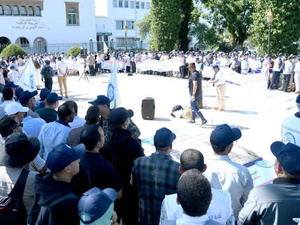 النقابات التعليمية تعلن إضراباً وطنياً للأساتذة المبرزين احتجاجاً على تأخر النظام الأساسي