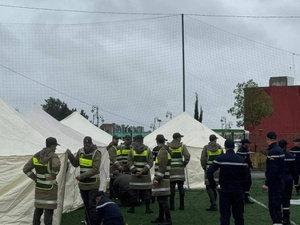 القصر الكبير: نصب خيام لإيواء الأسر المتضررة من الفيضانات القصر الكبير: نصب خيام لإيواء الأسر المتضررة من الفيضانات