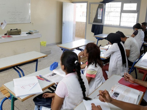 فيضانات القصر الكبير: حين يتحوّل الطفل إلى ضحية صامتة بين التعليم عن بُعد وحلول الواقع الغائبة فيضانات القصر الكبير: حين يتحوّل الطفل إلى ضحية صامتة بين التعليم عن بُعد وحلول الواقع الغائبة