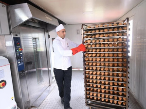 المديرية العامة للأمن الوطني تدعم سكان القصر الكبير بخبز متنقل في ظل الفيضانات المديرية العامة للأمن الوطني تدعم سكان القصر الكبير بخبز متنقل في ظل الفيضانات