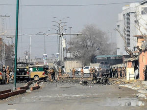 سلسلة هجمات مسلحة في باكستان تودي بحياة أكثر من 120 شخصاً