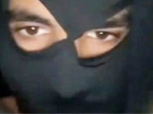 شاب بريطاني يوثق جرائمه بنفسه ويطيح بعصابته شاب بريطاني يوثق جرائمه بنفسه ويطيح بعصابته