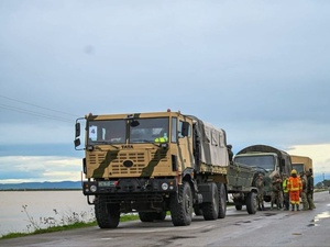 إجلاء ساكنة دوار لبحارة بسيدي سليمان تحسباً لمخاطر الفيضانات إجلاء ساكنة دوار لبحارة بسيدي سليمان تحسباً لمخاطر الفيضانات