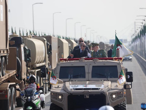 الولايات المتحدة تهدد الجزائر بعقوبات محتملة بسبب صفقات الأسلحة الروسية الولايات المتحدة تهدد الجزائر بعقوبات محتملة بسبب صفقات الأسلحة الروسية