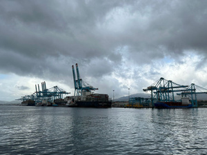 عودة الملاحة البحرية بين طنجة المتوسط والجزيرة الخضراء بعد توقف العاصفة “ليوناردو” عودة الملاحة البحرية بين طنجة المتوسط والجزيرة الخضراء بعد توقف العاصفة “ليوناردو”