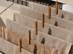 نظافة المناشف في الحمام: كيف تتجنب البكتيريا؟ نظافة المناشف في الحمام: كيف تتجنب البكتيريا؟