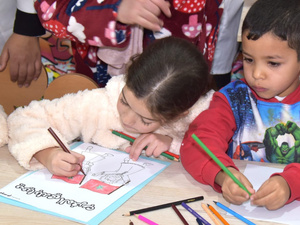 تضامن ميداني لضمان تمدرس أطفال القصر الكبير بعد فيضانات وادي اللوكوس