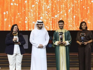 المغربية فوزية محمودي تتوج في دبي… حين تتحول الابتسامة إلى مشروع أمل عربي