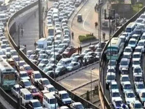 أزمة مرورية خانقة تهدد المدخل الشرقي للدار البيضاء أزمة مرورية خانقة تهدد المدخل الشرقي للدار البيضاء