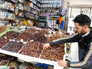 قبيل رمضان… ارتفاع أسعار التمور بسوق “درب ميلان” يثقل كاهل البيضاويين