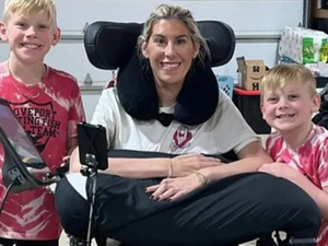 رحيل صانعة المحتوى الأمريكية سارة بينيت بعد صراع مع مرض التصلب الجانبي الضموري