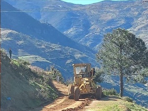 تعبئة ميدانية واسعة لإعادة فتح المسالك الطرقية بإقليم شفشاون تعبئة ميدانية واسعة لإعادة فتح المسالك الطرقية بإقليم شفشاون