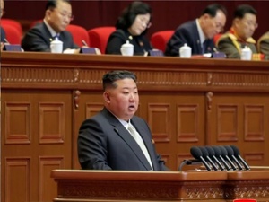 كيم يونغ أون يحتفظ بزعامة الحزب وسط دعم شعبي وجماهيري