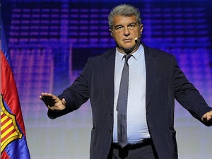 لابورتا ينفي تهم غسل الأموال ويصفها بحملة تشهير انتخابية