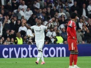 ريال مدريد إلى ثمن نهائي التشامبيونز بعد انتصار مثير على بنفيكا