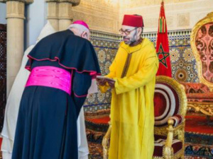 جلالة الملك محمد السادس يستقبل عدداً من السفراء الأجانب بالقصر الملكي بالرباط